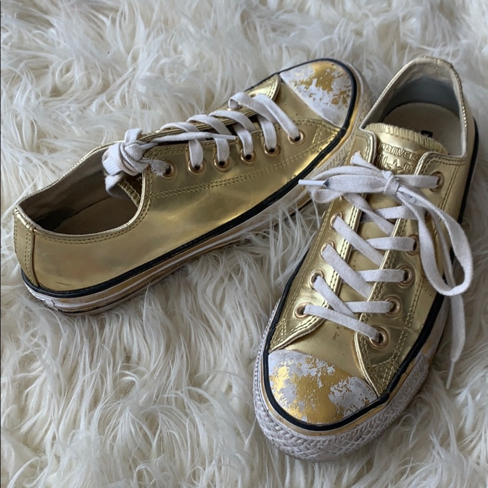 Gold converse